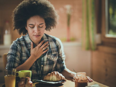 Erste Hilfe beim Verschlucken: Diese Tipps helfen gegen Ersticken
