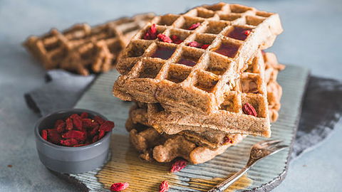 Diese Haferflocken-Waffeln ohne Mehl halten Sie lange satt