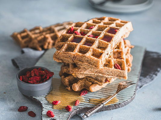 Diese Haferflocken-Waffeln ohne Mehl halten Sie lange satt
