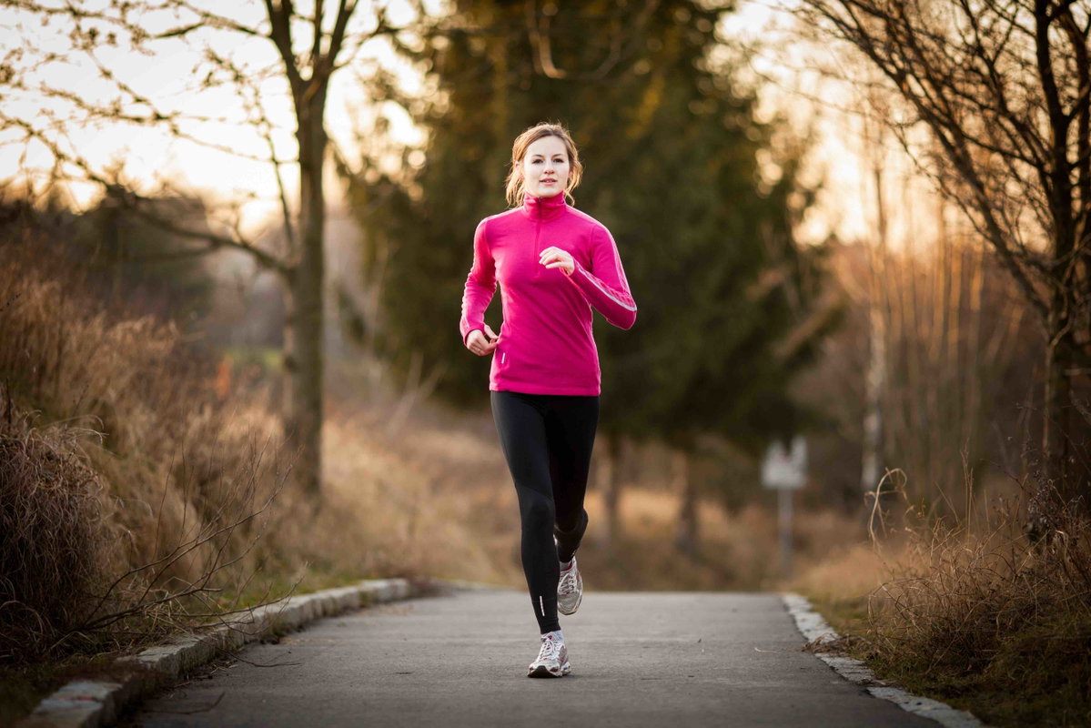 Frau joggt