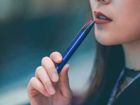 Alarmierende Studie: Vapen genauso ungesund wie Rauchen