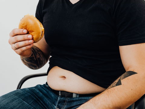 Am Bauch abnehmen: Mit diesen Tipps schmilzt das Fett