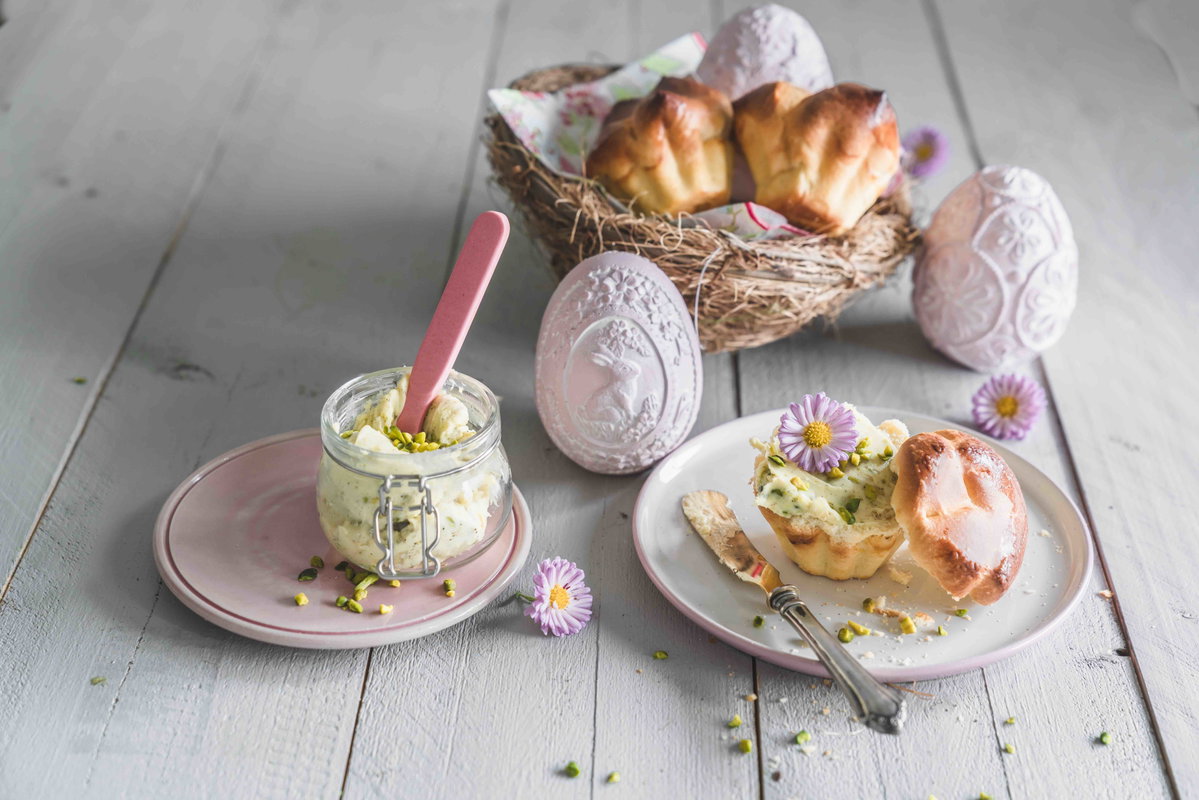 Brioches mit Vanille-Pistazien-Butter