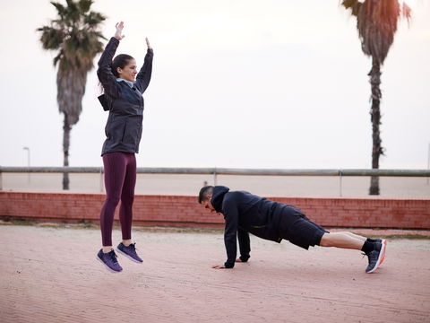 Ganzkörpertraining für Zuhause: Die besten Übungen ohne Geräte
