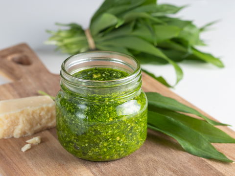 Dringender Rückruf: Gefährliche Kunststoffteile in Bio-Pesto gefunden