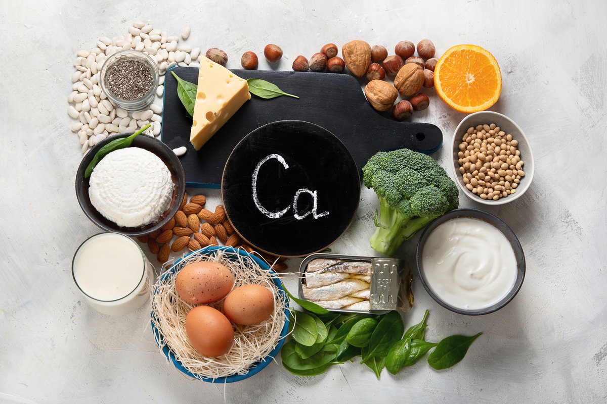 Verschiedene Lebensmittel, die Calcium enthalten