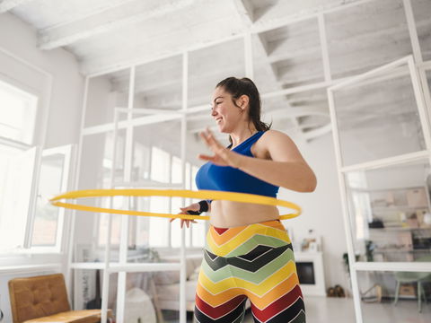 Mit Hula-Hoop zur schlanken Taille und zum straffen Bauch