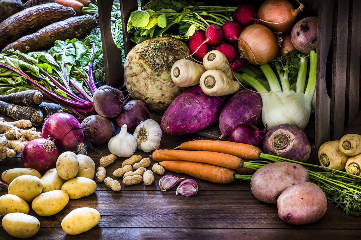 Die DASH-Diät basiert auf einer ausgewogenen Ernährung mit viel Obst, Gemüse und Vollkornprodukten.