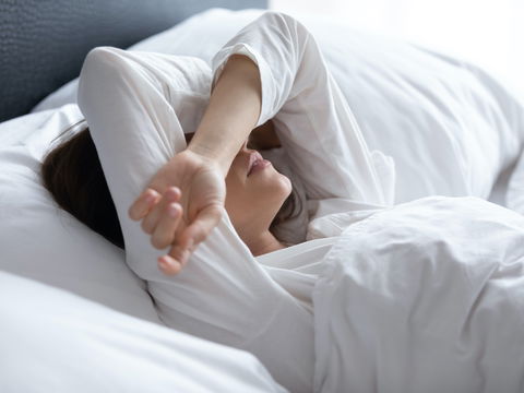 Gegen Kater: Helfen Elektrolyte bei einem Hangover?