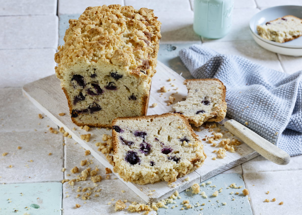 Bananenbrot mit Heidelbeeren und Streuseln