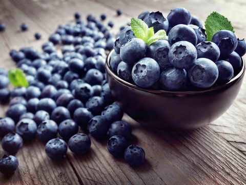 Heidelbeeren: Warum die blauen Beeren so gesund sind