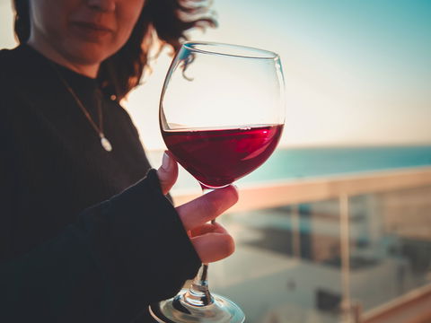 Ist ein Glas Rotwein wirklich gut fürs Herz?