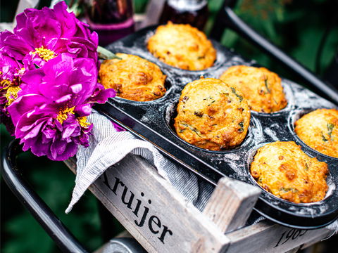 Rezept für herzhafte Käse-Muffins mit Lauchzwiebeln und ohne Mehl