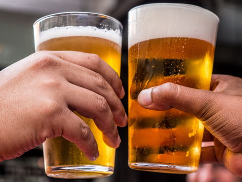 Bier im Öko-Test: Wie schlagen sich Veltins, Krombacher und Co.?