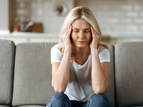 Diese 4 Yoga-Übungen helfen schnell gegen Kopfschmerzen