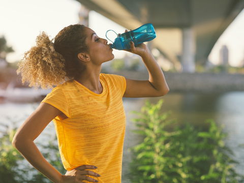 Das passiert, wenn Sie zu viel Wasser trinken