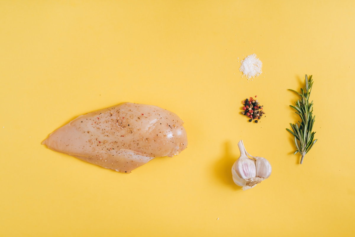 Hähnchenbrust mit Knoblauch und Gewürzen