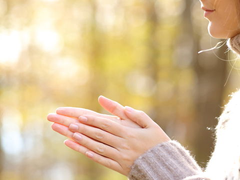 Ständig kalte Finger: Das sind die Ursachen