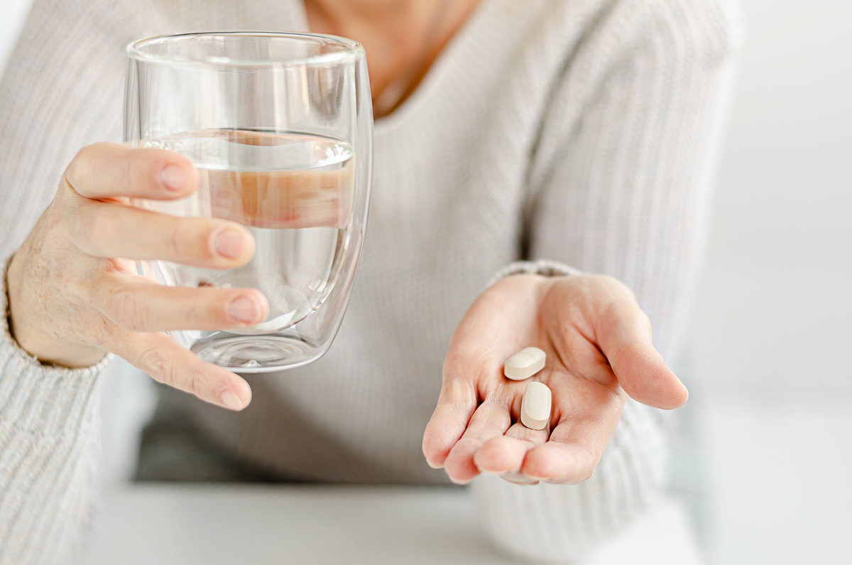 Etoricoxib versucht, das Risiko von Magen-Darm-Blutungen und Geschwüren zu verringern.