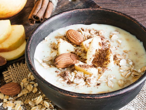 Rezept für Porridge mit Äpfeln, Mandeln und Zimt