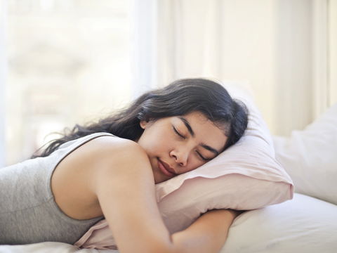 Diese Schlafposition ist besonders gesund – laut Experte