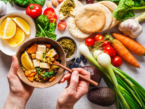 Vegan ohne Ersatzprodukte: Mit diesen Tipps klappt es