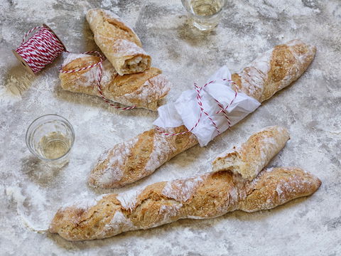 Baguette Rezept für selbstgemachtes, ofenfrisches und krosses Brot 