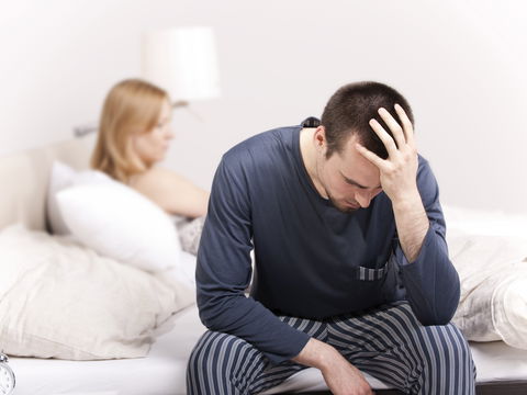 Der stille Feind der Männlichkeit: Wie der moderne Lebensstil zu erektiler Dysfunktion bei jungen Männern führt
