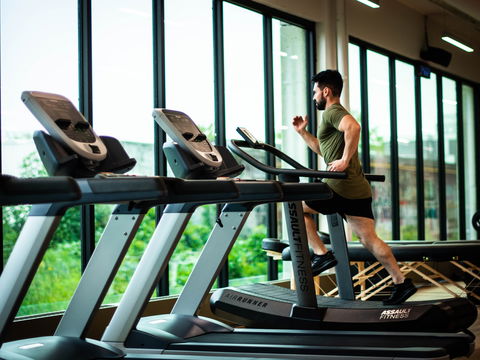 Joggen oder Laufband - Die Vorteile des Indoor-Lauftrainings
