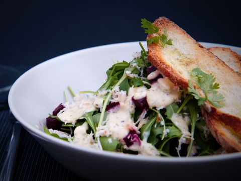 Dickmacher: 5 ungesunde Salatdressings