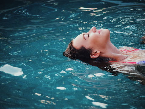 4 Gründe, warum Sie regelmäßig schwimmen sollten