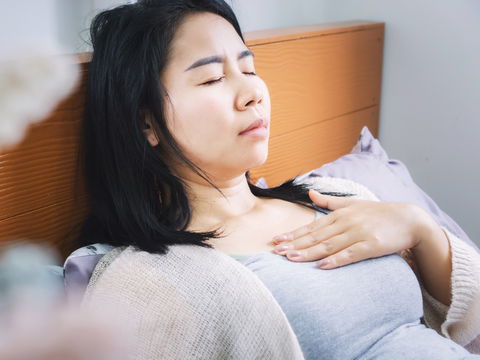 Nächtliches Sodbrennen: 5 Tipps, um ruhig zu schlafen