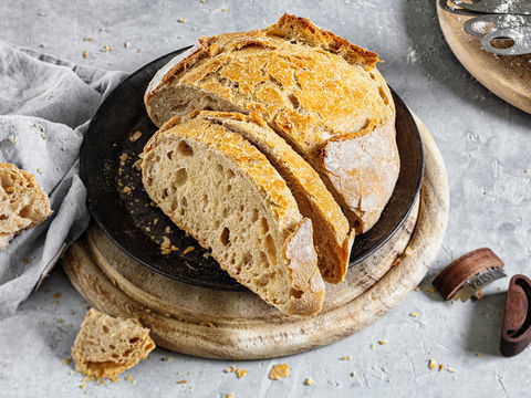 Backen ohne Waage: Das einfache Rezept für Tassenbrot