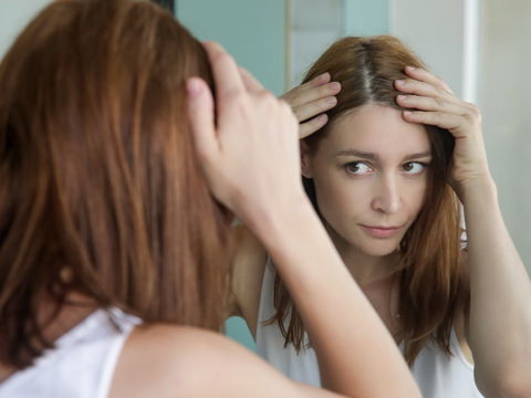 Wechseljahre: 6 Tipps gegen Haarausfall