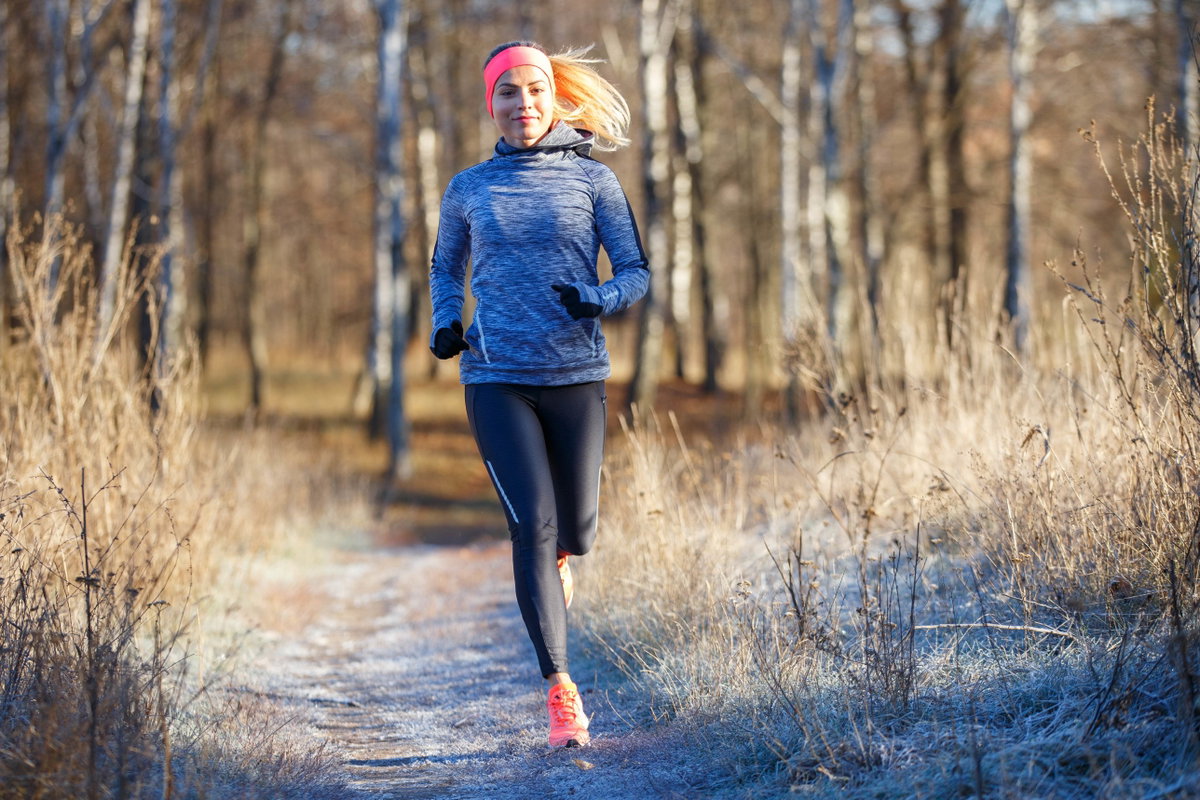 Frau joggt