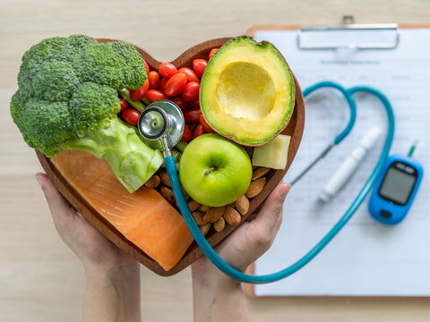 Hohes Cholesterin: Ursachen, Symptome und Behandlung
