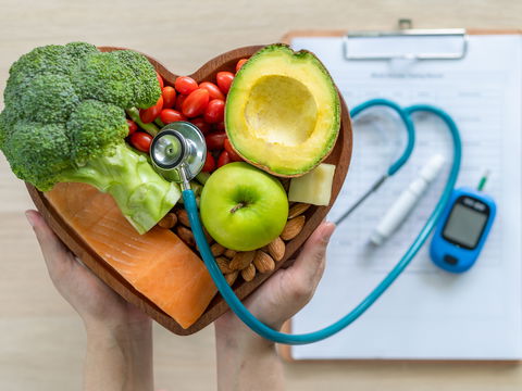 Hohes Cholesterin: Ursachen, Symptome und Behandlung