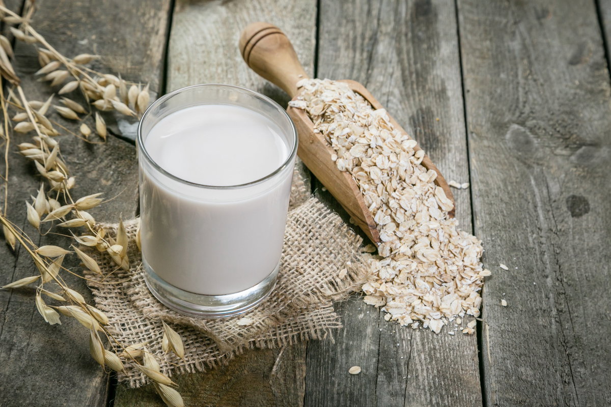 Glas mit Hafermilch