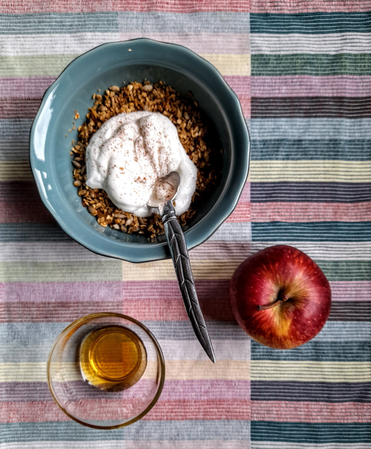 Schale Skyr mit Granola und Müslie