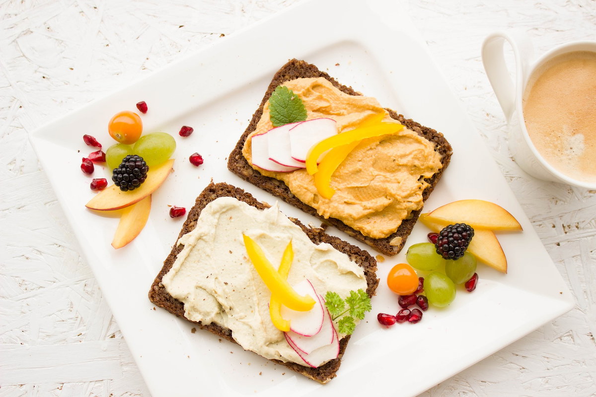 Brot mit Hummus