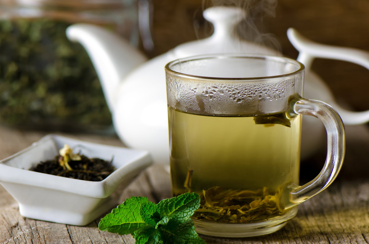 Grüner Tee in Glastasse