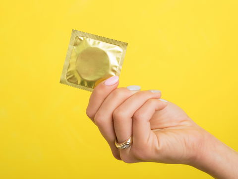 Frauenkondom: Wie funktioniert das Femidom?