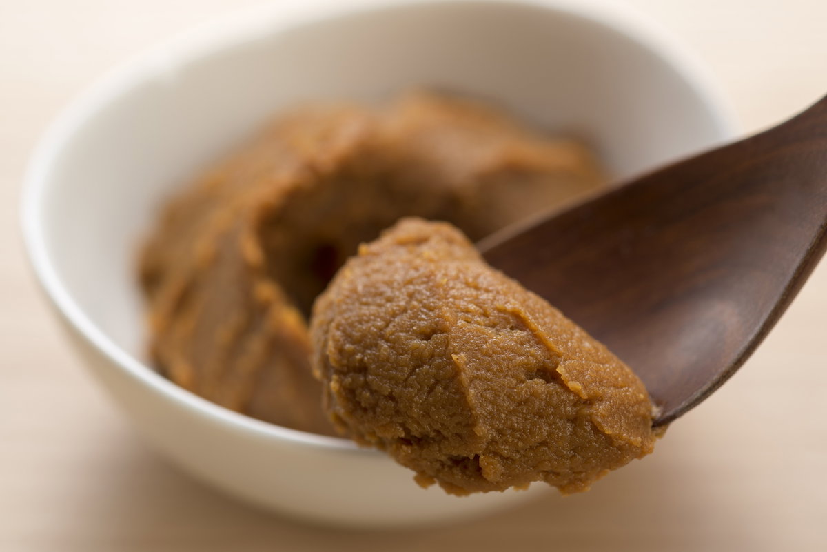 Nahaufnahme braune Miso-Paste
