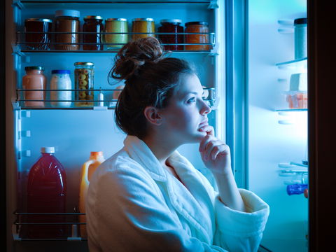 Night-Eating-Syndrom: 3 Symptome der Essstörung