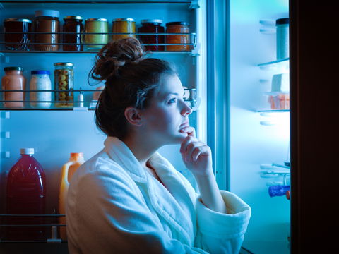 Night-Eating-Syndrom: 3 Symptome der Essstörung