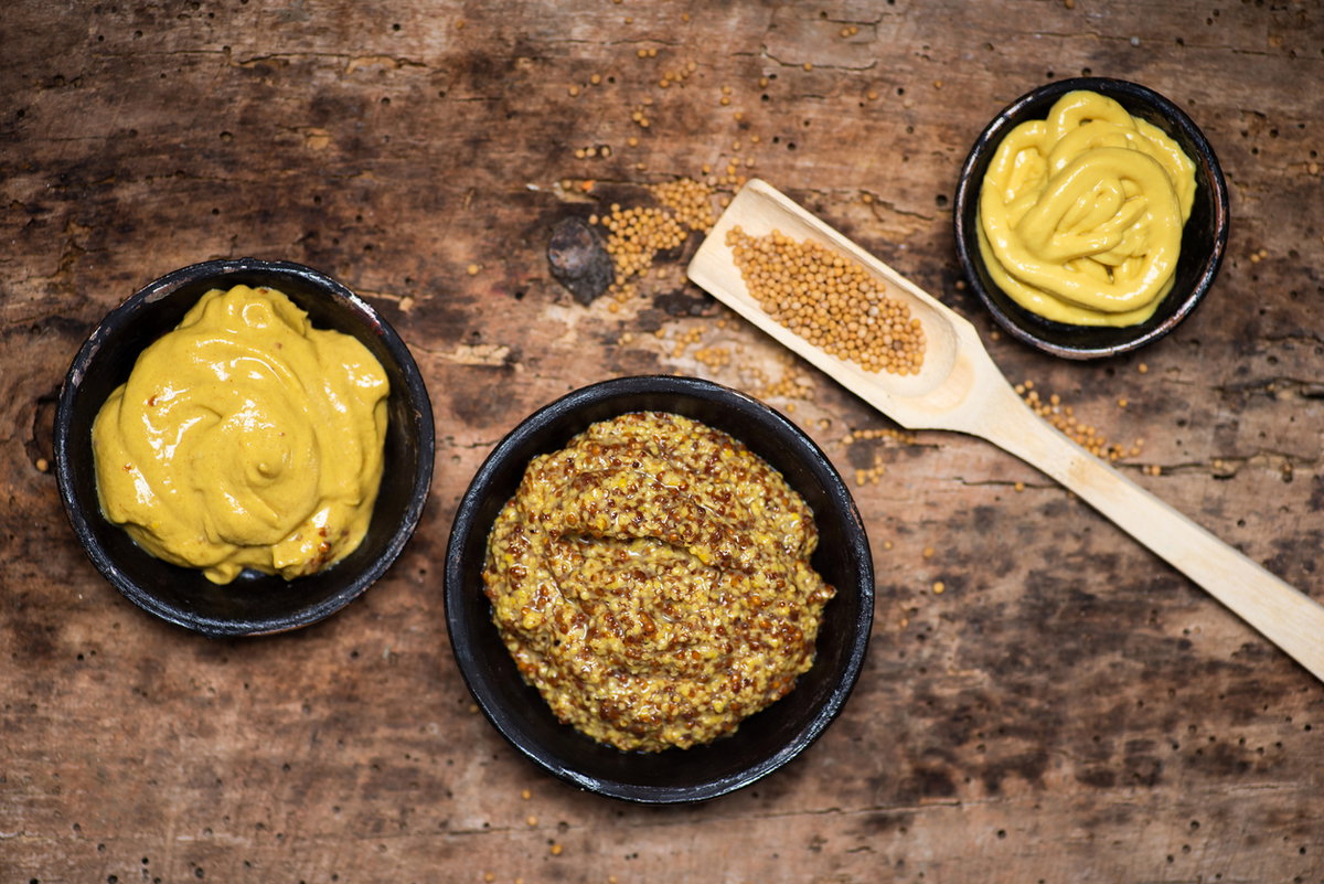 Unterschiedliche Senfsorten als Pasten