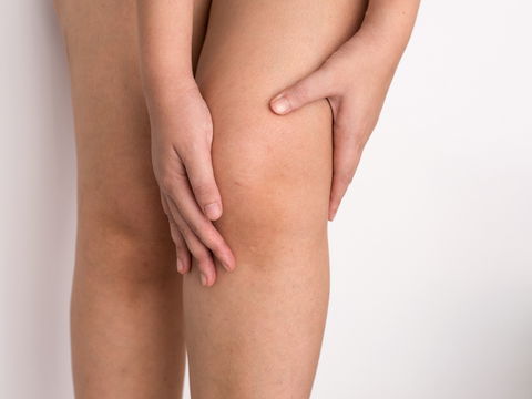 Wassereinlagerungen in den Beinen: Ursachen und Behandlung