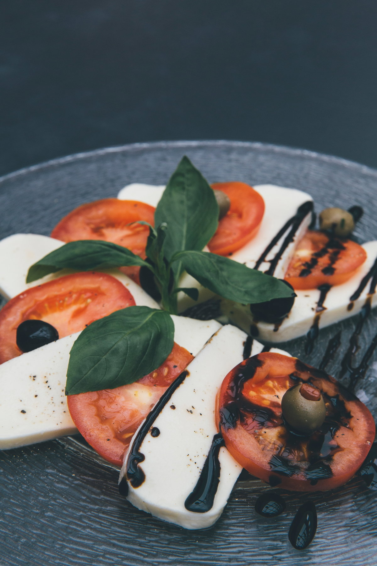 Tomate mit Mozzarella und Balsamico