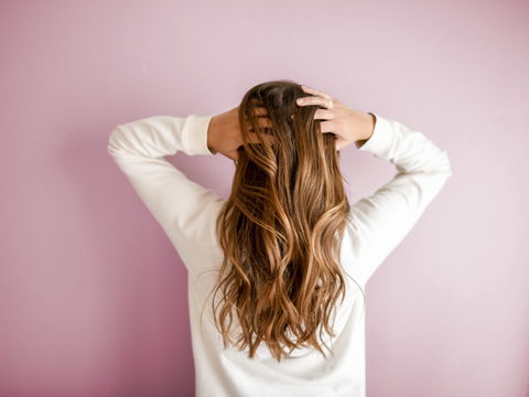 Dünne Haare: 5 Pflege-Sünden, die Sie unbedingt vermeiden sollten