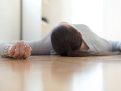 Plötzlich ohnmächtig: 4 Anzeichen einer Synkope